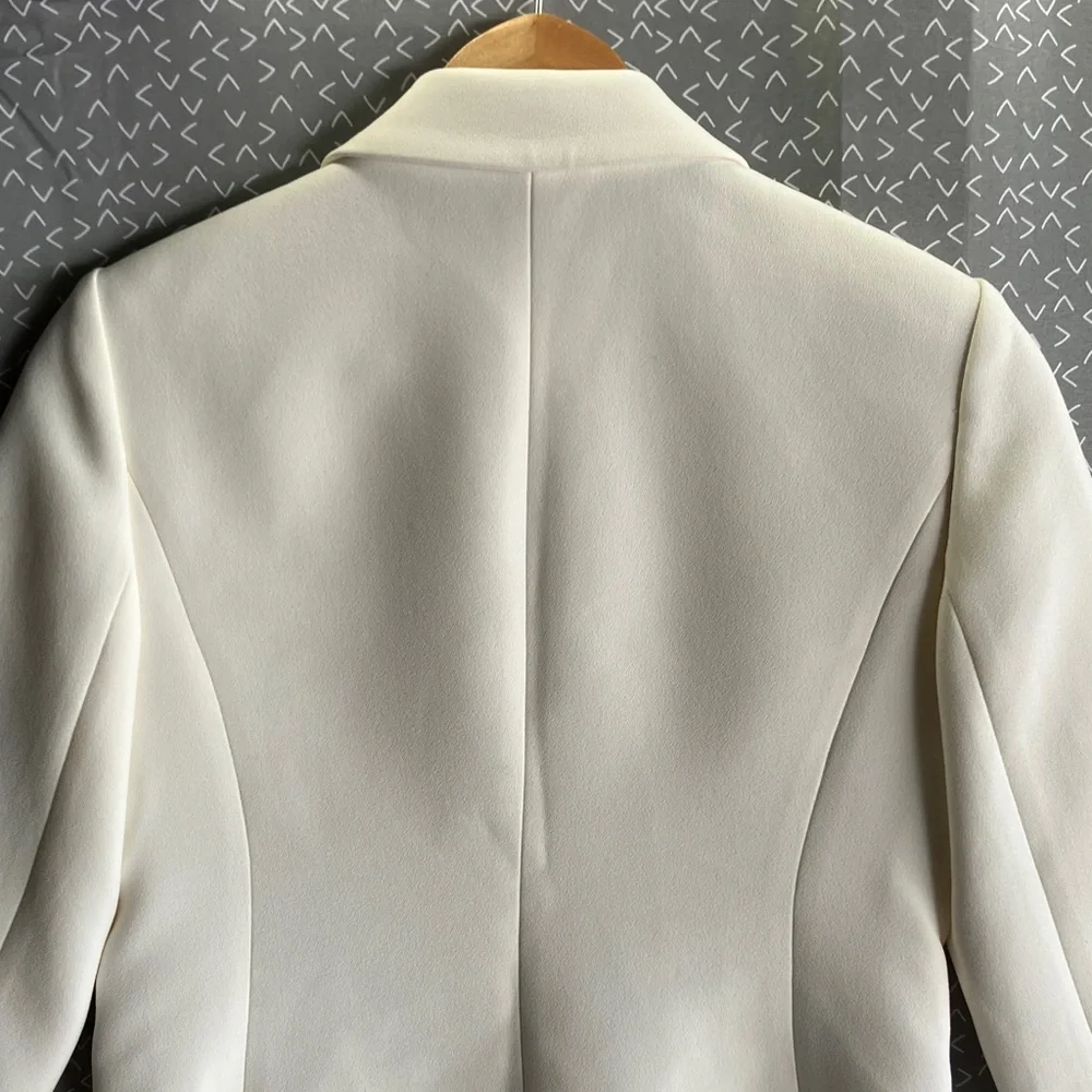 Ellen Tracy Women's Elegant Cream Blazer